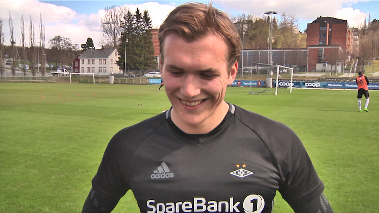 På besøk hos storebror